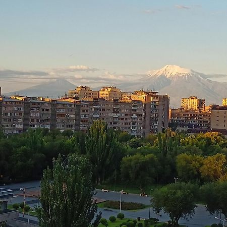Umba Apartment N5 - Balcony And Mount Ararat View Erywań Zewnętrze zdjęcie